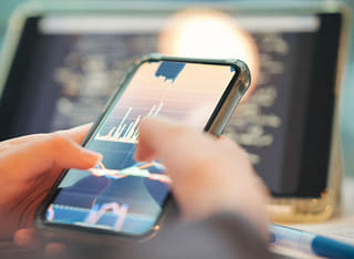 Investor überprüft transparenten Prozess für Auszahlungen und Geldtransfers