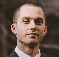 Thomas Whitfield, Kryptomarkt-Experte und Trading-Analyst in einer Porträtaufnahme